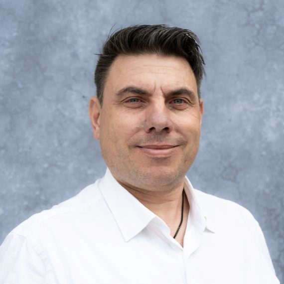 Portrait Foto von Noel Mosquera (Leiter Logistik, Leiter Einkauf, Leiter Administration) bei soRec AG in Gossau St. Gallen